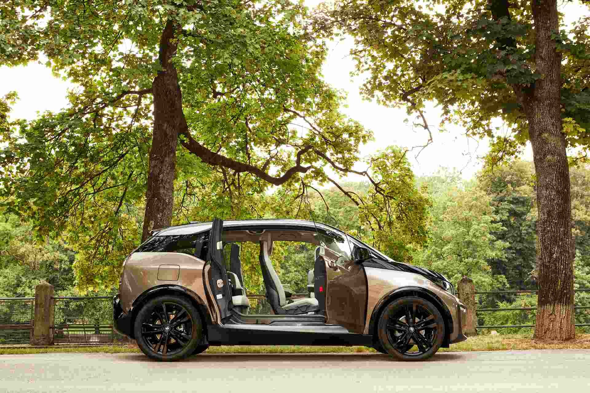 BMW’s i3 features wide opening access to the interior thanks to the front and rear-hinged doors